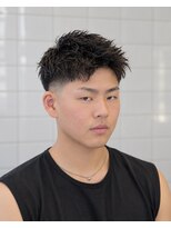 ゼロスバーバー(0's BARBER SHOP)&nbsp;スキンフェードツイストパーマ短髪メンズパーマ束感