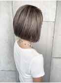 大人世代からも人気のベージュハイライトカラー