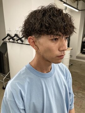 ウェイビーエフティフィフス 横浜西口(WAVEY ft.fifth) ツイストスパイラルパーマ無造作パーマセンターパートマッシュ