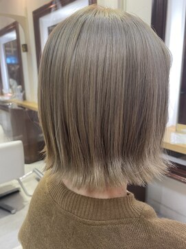アイズウェスト(I's WEST) 似合わせカット/ブリーチカラー/ボブ/函館