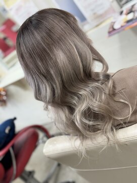 ロジーリリーヘアーズ(Rosy Lily hair's) グラデーション　ホワイトミルクティー