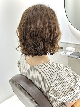 エンバイユアーズ 飯田橋店(eN° by youres) コテ巻き風パーマボブ ボブパーマ 前下がりボブ くすみベージュ