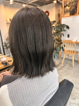 バトー バイ トリコ 船橋北口店(BATEAU by tricot) ミディアムボブ×オリーブグレージュ