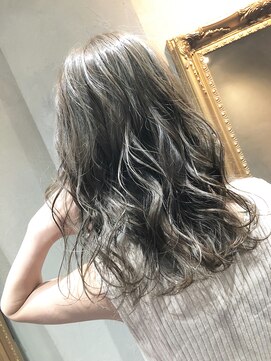 ヘアーシグネチャー(Hair Signature) ジューシーな透明感が◎!!サファイアで作る外国人風グレージュ