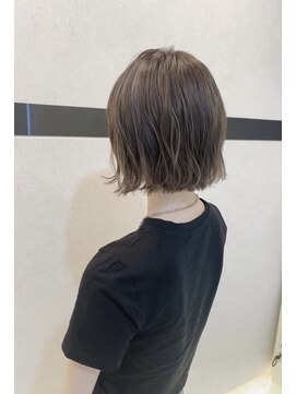 フランチェスカドット(francesca.) アイスグレージュ×切りっぱなしボブ【竹中慎治】梅田