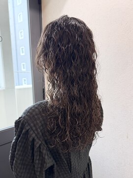 オッジバイケンジ(oggi by KENJE) くるくるパーマ/ロングヘア/ひふみ