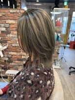 ルーナヘアー(LUNA hair)&nbsp;バレイヤージュ マットグレージュ ボブ レイヤー ブリーチ 20代