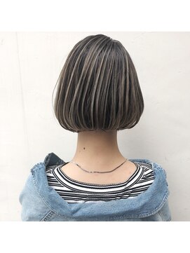 トルネード(TORNADO) 外国人風ボブ ハイライトバレイヤージュグラデ グレージュ