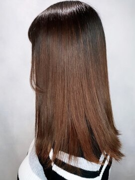 リコラックスビー(LICO LUXBE) ダークブラウンレイヤーカット