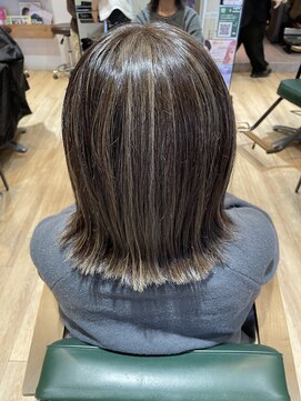 サラ(sarah) 切りっぱなしボブ