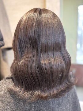 エルバイラビス 大宮(elu by lovis) 《mana》オリーブブラウン/赤み消しカラー/ウェーブ巻き/大宮