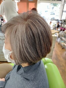 ヘアーアンドフェイス タケトイズ(hair&face TAKETO.is)の写真/【頭皮に優しいカラー剤使用☆】明るくてもきちんと染まる白髪染めが人気!大人女子のためのサロンです♪
