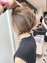 ステアケース ギンザセブン(stair:case ginza7) 大人ハイライト白髪ぼかし丸みショートボブ