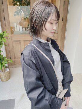 ルアウハク 梅田(LUAU Haku) ・グレージュ/外ハネ/レイヤーボブ・【Haku/梅田/タクノ】