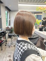 アイユー(ii+U)&nbsp;プツンとボブ　小顔シルエット　ベージュカラー