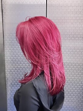 ホワイト 梅田(white) ピンクレッド