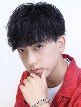 オーシャントーキョーオーバー 渋谷(OCEAN TOKYO OVER) 韓国ヘアカルマパーマコンマバングセンターパート黒髪ウルフ