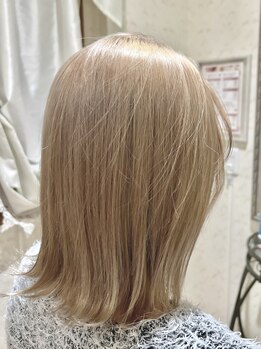 ミュー(Myu.)の写真/トレンドのハイトーンもケアカラーでダメージレスに手触り良く上品な仕上がりに◇[ヘナカラーも取り扱い◎]