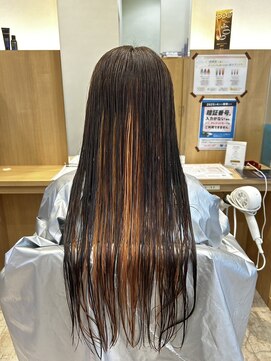 ウイバイファースト(u'i by first) つやつやでまとまった、きれいなストレートヘア