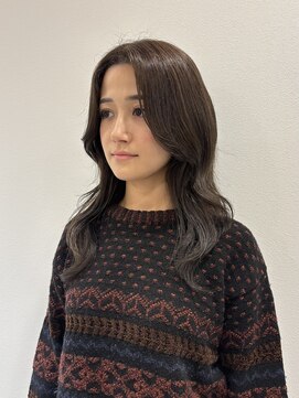 オリーブグレージュ