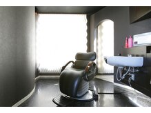 ヘアーサロン レフティー(Hair salon Lefty)の雰囲気（セット面と雰囲気を変えた、シャンプールームでリラックス♪）