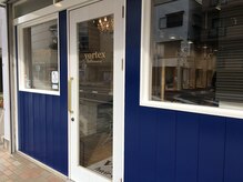 ヴォルテックス ヘアー ドレッシング(vortex hair dressing)の雰囲気（路面店なのでわかりやすくて、男女ともに入りやすい♪）