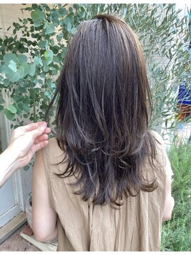 アミュレ(Amule) 耳かけフォギーベージュ外ハネセミディ暗めカラー 梅ヶ丘美容院