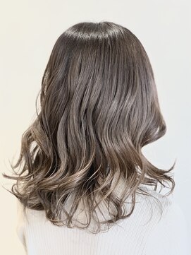 ニフティ(NIFTY) シルバーベージュ グラデーションカラー/ダブルカラー/熊本/上通