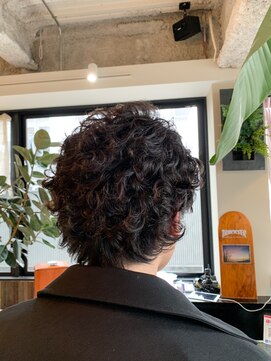 ビハインドザカーテン(BEHIND THE CURTAIN) メンズパーマ