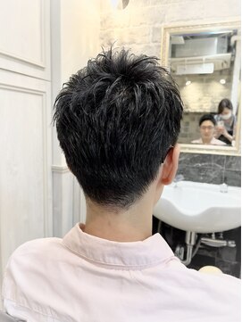 ミリオンバックス 上野(Million Bucks) アップバングショート<理容室>[メンズ/シェービング/床屋/上野]