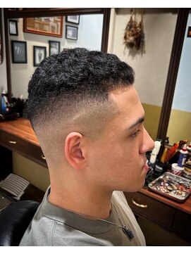 カムレイドフォーライフ(COMRADE 4 LIFE) 担当西村　バズフェード