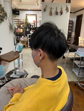美容室 メザミー MESAMIES 10代20代刈り上げナチュラルスタイル