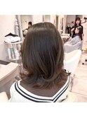 外ハネボブレイヤーカットオリーブベージュブリーチなし