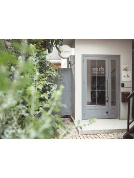 離れ一軒家にあるアットホームなプライベートなSALON☆高い支持を得る小顔ショートで存在感をより際立てる*