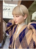 ハイトーンカラー前髪あり小顔愛されマッシュショート