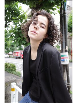 ヒメル(HML U/2A) 旬！スパイラルウェーブパーマで作る都会的エスニカルヘア。