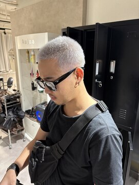 セレーネヘアー オオサカ 心斎橋店(Selene hair OSAKA) ホワイトブリーチ+シルバーカラー