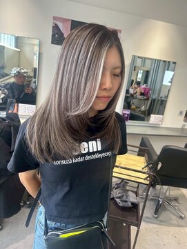 キング 心斎橋店(K!ng) ハイライトカラーミルクティーベージュレイヤーカット