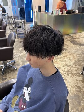 アンサー 千葉中央(UNSER prod by THE DAY) 【MEN’S HAIR/サーフカール/刈り上げセンターパート/千葉】