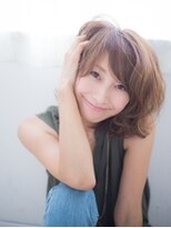 ベージュ ミズホ(BEIGE MIZUHO)&nbsp;くしゃっとした質感で大人カジュアルなミディアムスタイル