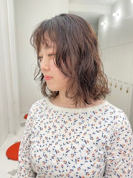 エンドリンク(endlink) 顔まわりレイヤー×ミディアムパーマ