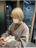 ハイトーンブリーチブロンドカラー丸みショートシルエットmaaya