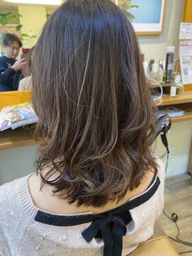 ラシック(La shic) ミディアムロング外はねワンカール