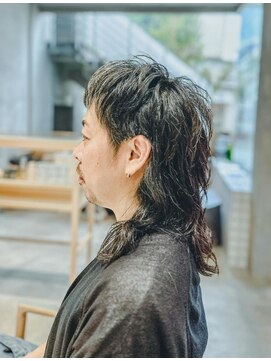 ニーイチイチ(211) ウルフ/ツーブロック束感黒髪/シークレットパーマ/似合わせ