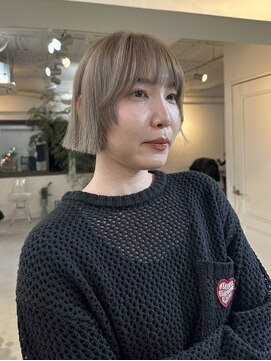 フェイヴィーズ(FavyS) ホワイトベージュカラー　心斎橋美容室