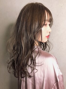 ロジ イン トゥバレー(LOWG in TOWVALLEY) ゆるふわ暗髪レイヤー