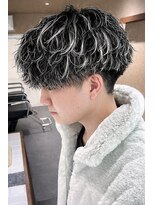 アネロ 名古屋(anhelo)&nbsp;ツイストスパイラルパーマホワイトメッシュ