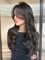 シオン(shion) 韓国ヘアロング顔周りレイヤーグレージュ_ba587552