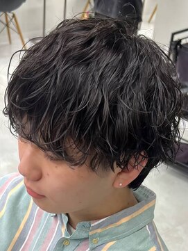 ジーニー 新百合ヶ丘(Genie) フェザーパーマサーフカール刈り上げセンターパート