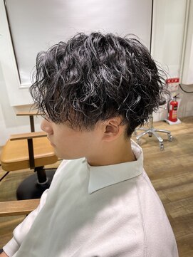 ネイビー(NAVY) マッシュヘアーをセンターパートでラフに　黒髪でスーツにも